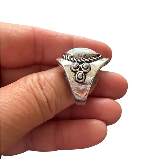 Vintage Look Silver and Sky Blue with White Center Stone Ring - Picture 4 of 6